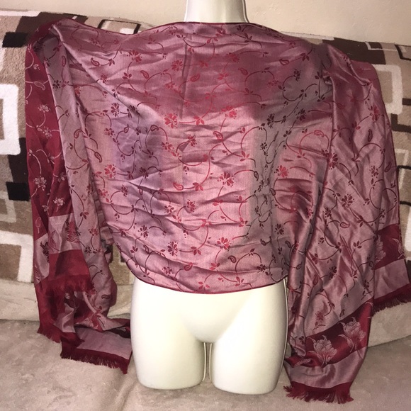 Red and silver scarf 🧣 reversible patterns floral - Picture 2 of 3